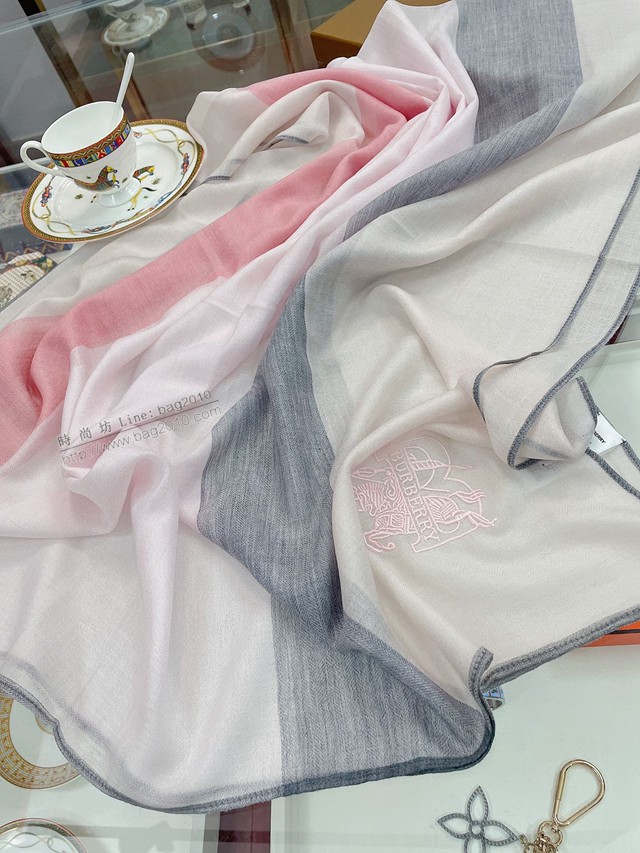 Burberry專櫃同步超薄羊絨格子披肩 巴寶莉2021早秋經典巴格羊絨披肩圍巾  mmj1492